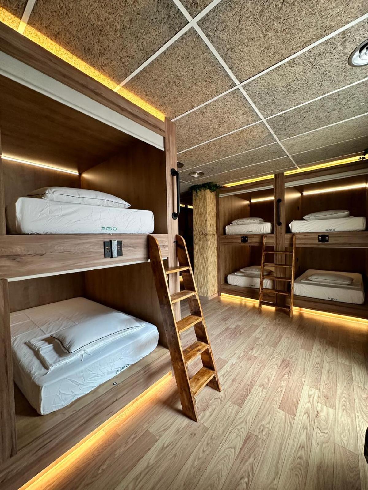 The Pod Suite Hostel Village Valencia Exterior foto